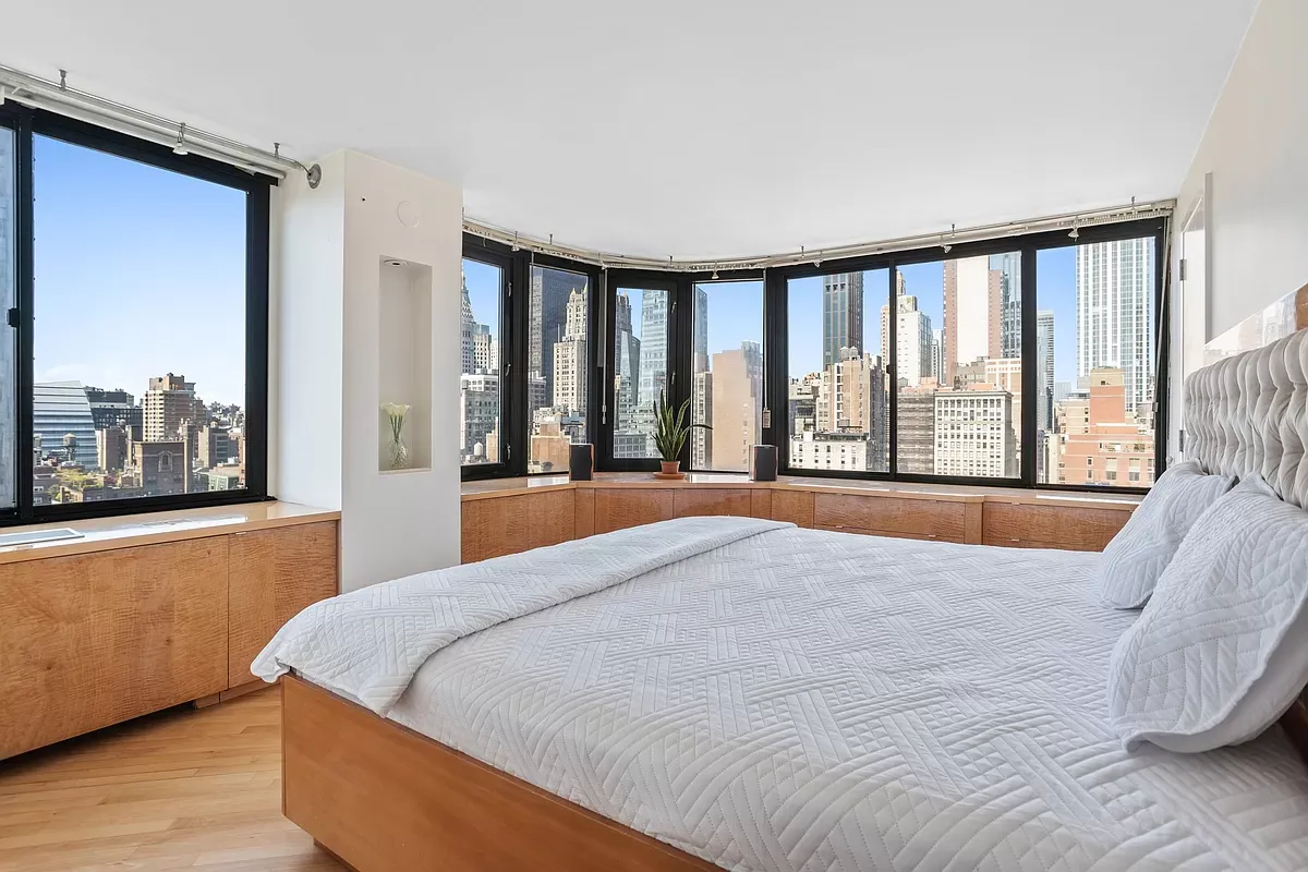 Bedroom with wraparound windows looking toward Midtown